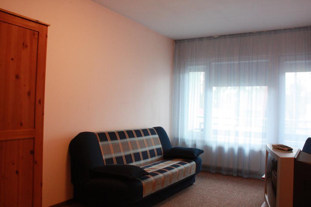 Good Stay Eiropa Hotel Economy Jūrkalne Szoba fotó