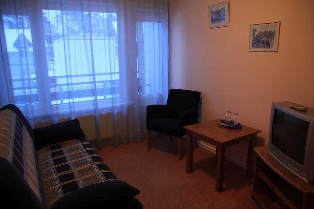 Good Stay Eiropa Hotel Economy Jūrkalne Szoba fotó
